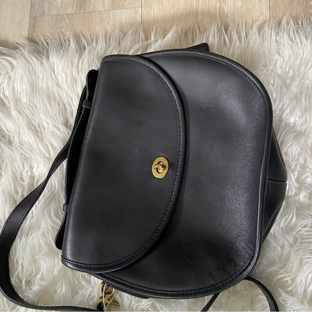 Very beautiful vintage coach handbag.